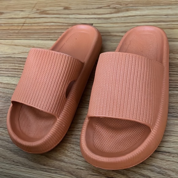 Burnt orange Cloud slides womens 9.5 40-41 - Picture 6 of 16